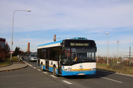 Solaris Urbino 10 ev. č. 7524 projíždí ulicí Mannesmannovou ve Svinově při bourání moustu na ul. Rudné | 31. října 2025 | Jan Ende